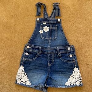 Overall shorts with lace trim size 7-8